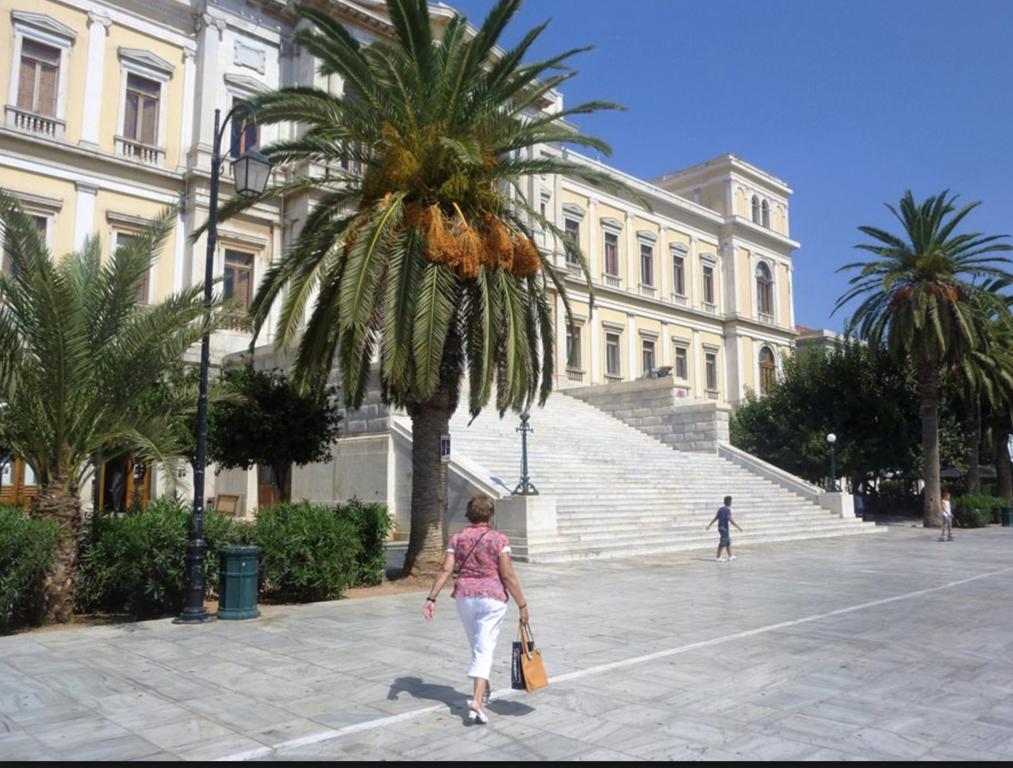 Ermoupoli, Syros City Apartments Extérieur photo